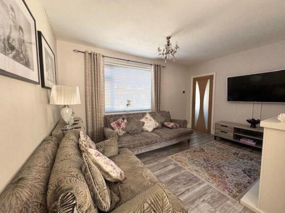 Nevendon Drive, Newall Green, Close To Hospital, Manchester, M23 photo 5