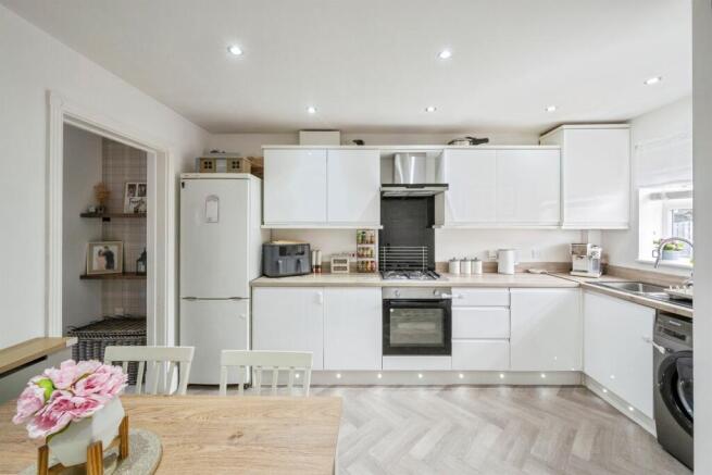 3 bed Semi-Detached for sale Image 7