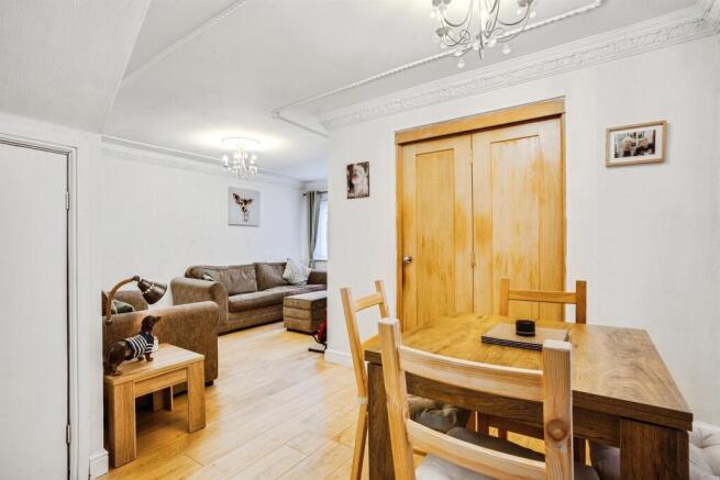 4 bed Detached for sale Image 9