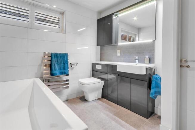 Bathroom 2.jpg