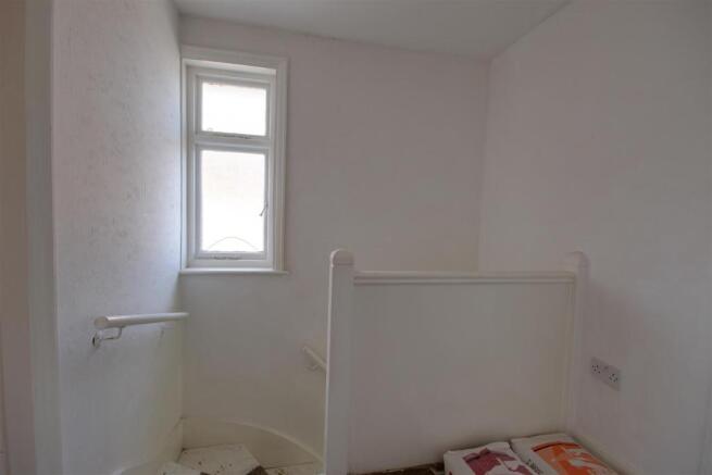 1ST FLOOR LANDING