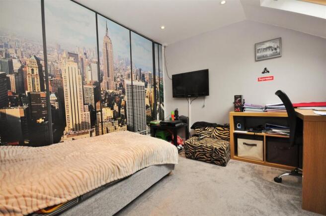 BEDROOM 2