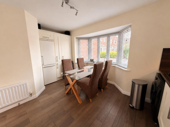 3 bed Semi-Detached for sale Image 7