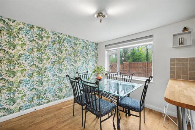 5 bed Detached for sale Image 8