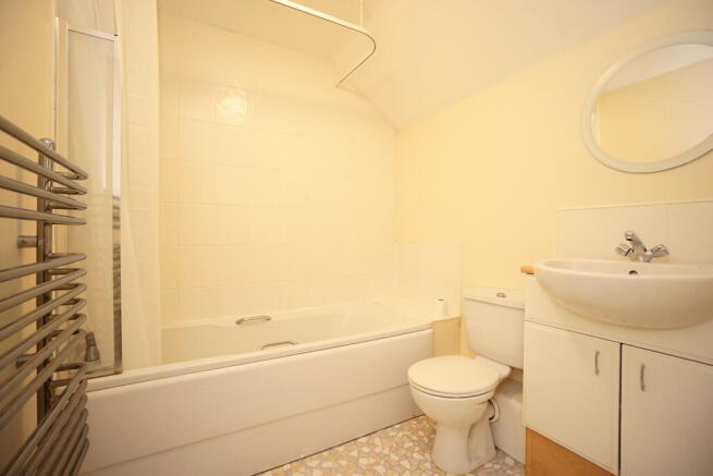 2 bed Apartment to rent Image 6