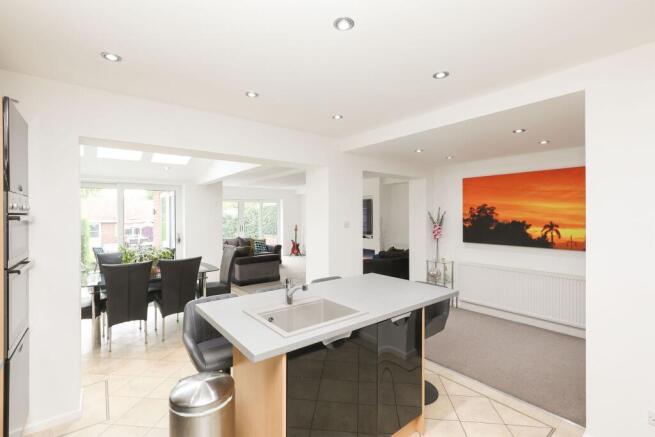 3 bed Detached for sale Image 8