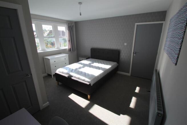 3 bed Flat to rent Image 4