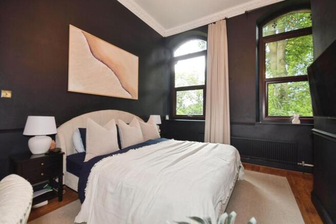 4 bed House for sale Image 11