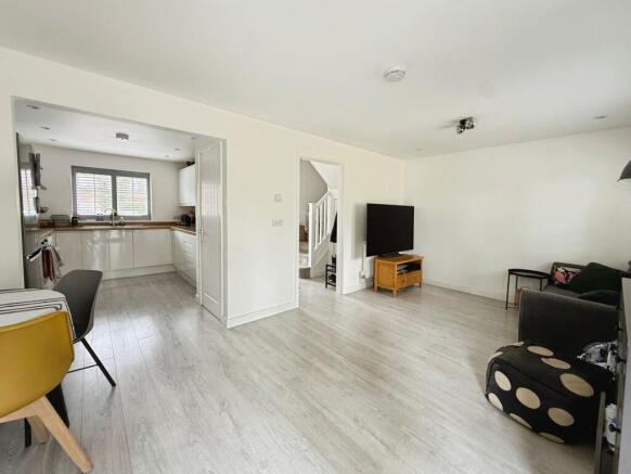 L-Shaped Lounge/Diner/Kitchen
