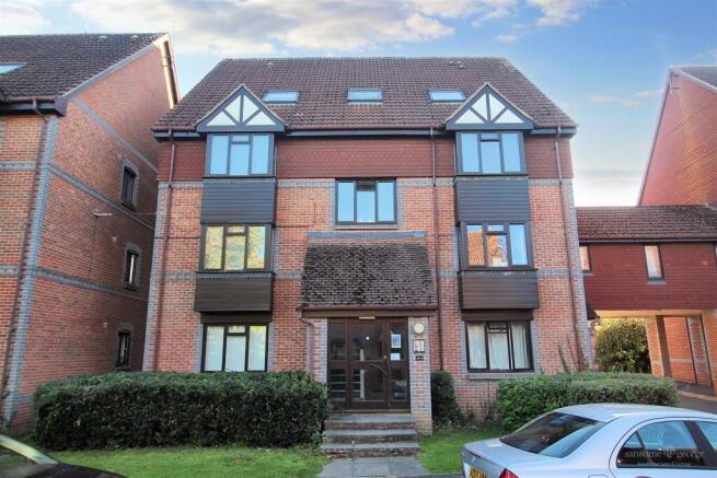 Studio flat on Grovelands Road, Reading, £124,000