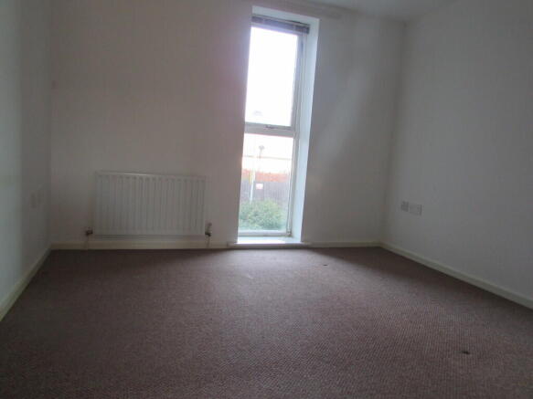2 bed Ground Flat to rent Image 5