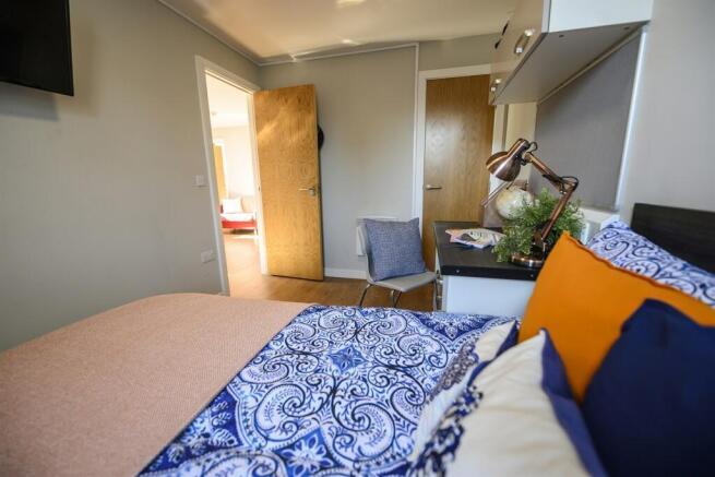 3 bed Apartment to rent Image 12