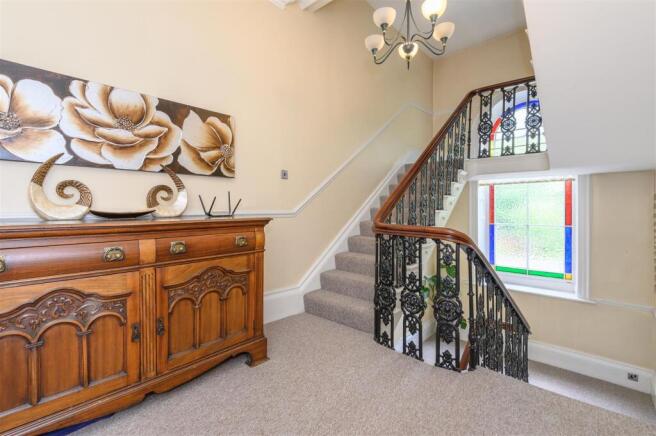 6 bed Semi-Detached for sale Image 5