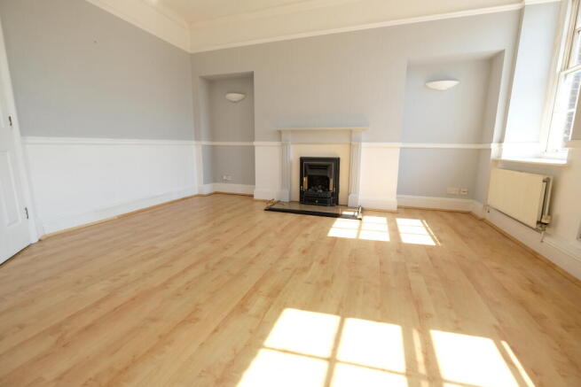 SITITNG/DINING ROOM