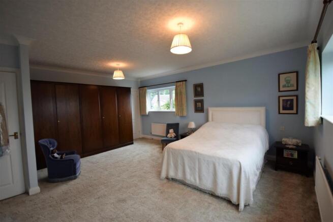 24 10 Stones Drive, HX6 4NY.JPG