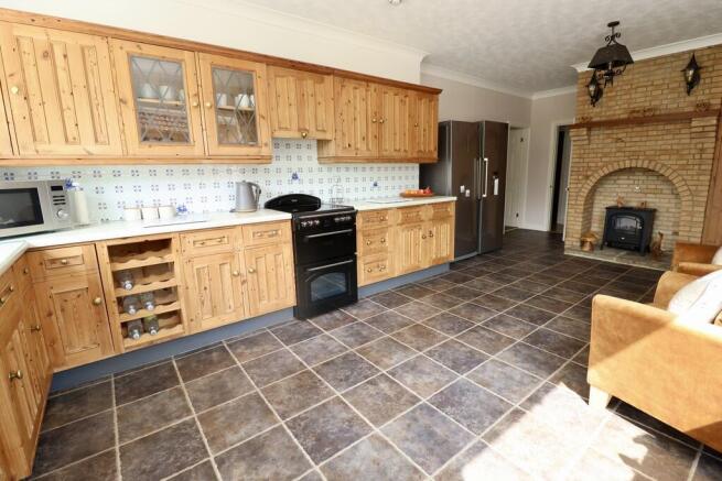 Kitchen/Breakfast...