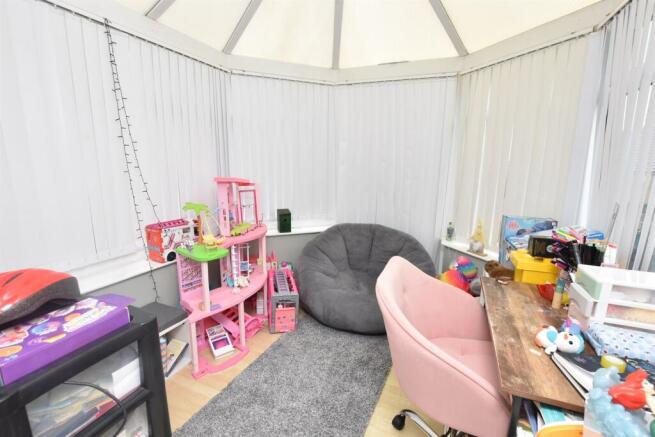 3 bed Semi-Detached for sale Image 6