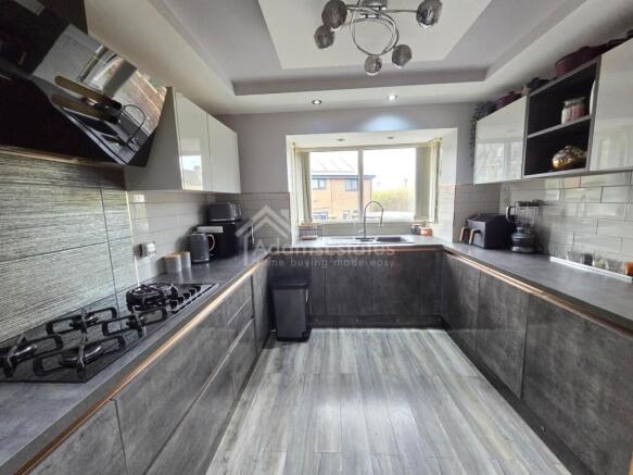 3 bed Semi-Detached Bungalow for sale Image 9