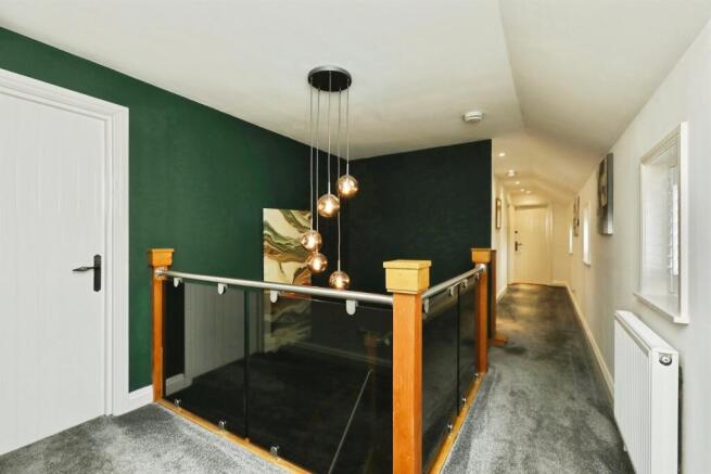 9 bed Detached for sale Image 10