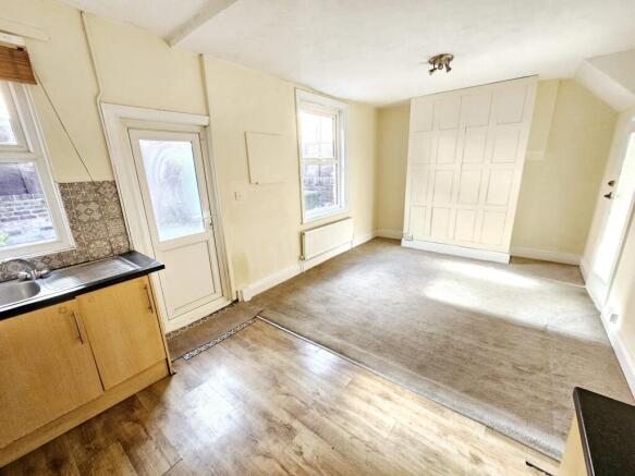 3 bed Semi-Detached for sale Image 6