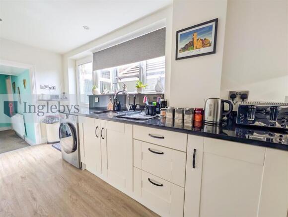 5 bed House for sale Image 10