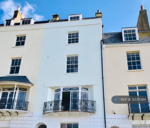 3rd Floor In Beautiful Period Townhouse