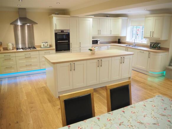 Superb Family Dining Kitchen  350