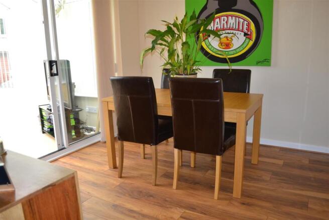 DINING ROOM.jpg