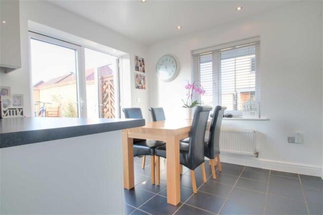 KITCHEN/BREAKFAST RO