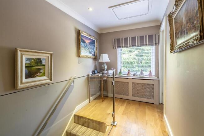 3 bed Town House for sale Image 11
