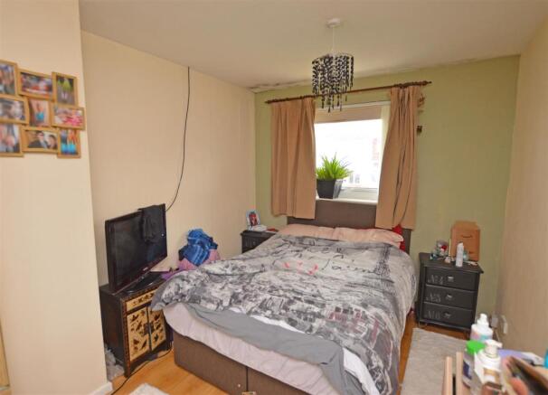 Bedroom 1.JPG