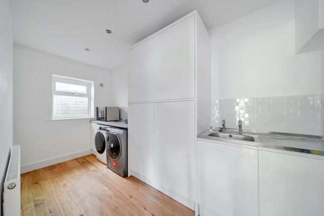 4 bed House for sale Image 10