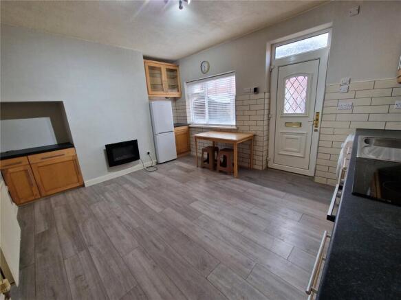 2 bed Terraced to rent Image 5