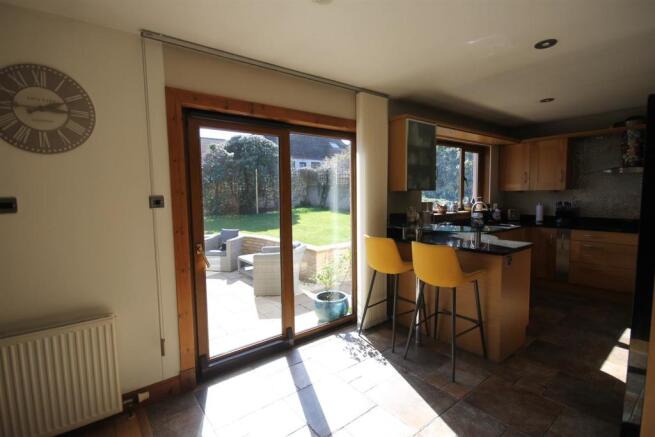 OPEN PLAN DINING KITCHEN / SUN ROOM