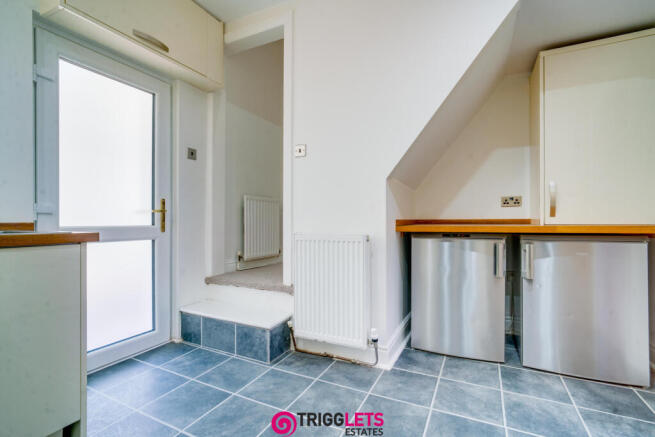 2 bed Terraced to rent Image 6
