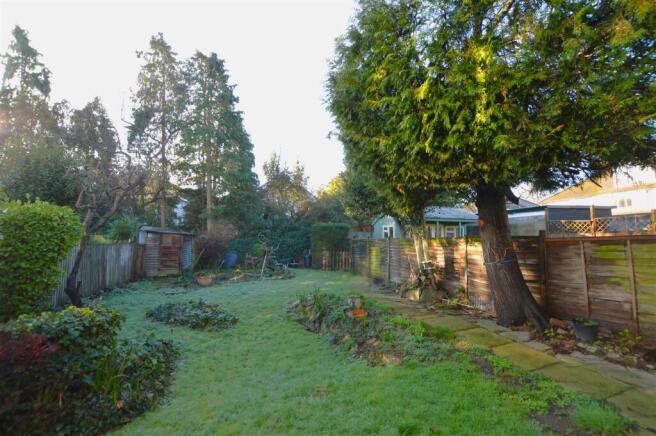 4 Jubilee Avenue garden3.JPG