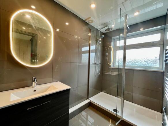 4 bed Detached to rent Image 11