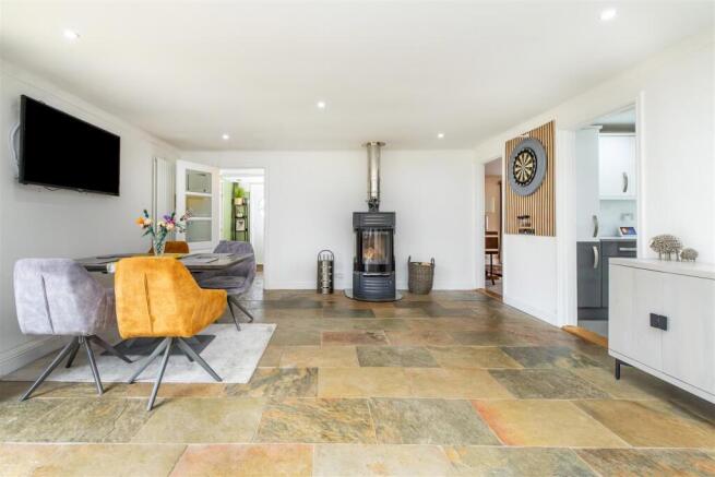 4 bed Detached Bungalow for sale Image 6
