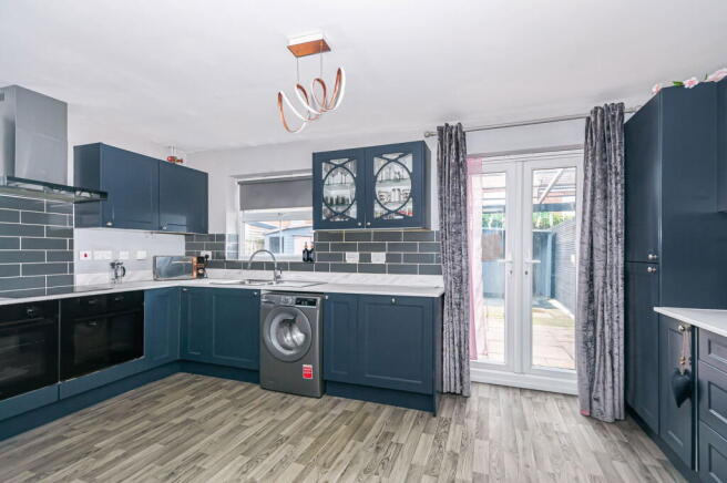 3 bed Semi-Detached for sale Image 6