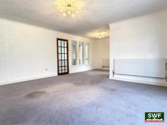 OPEN PLAN LIVING / DINING ROOM