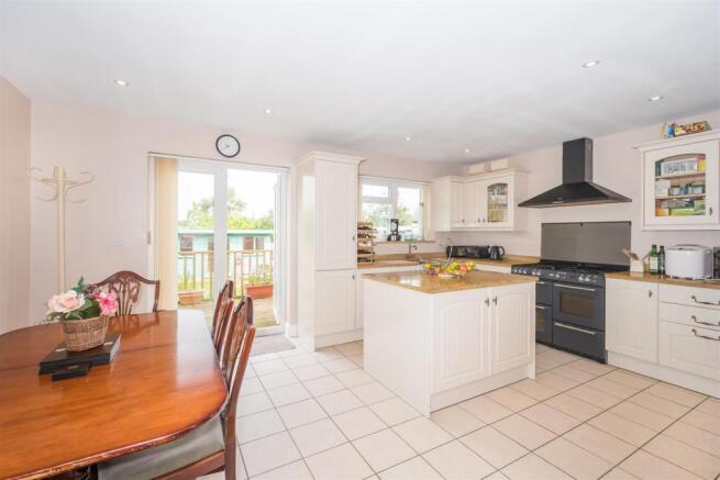 Kitchen & Dining Roo