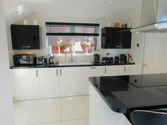 KITCHEN PHOTO3