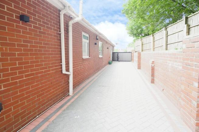 3 bed Detached Bungalow for sale Image 12
