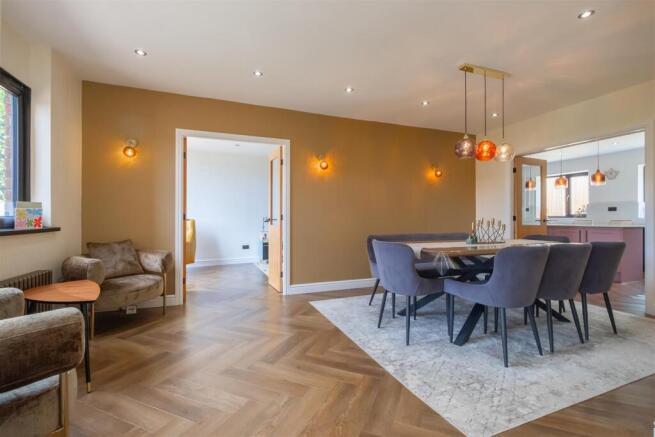 4 bed Detached for sale Image 5