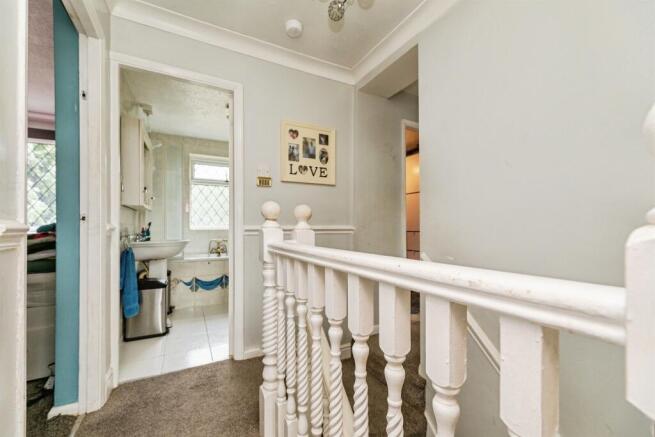 5 bed Semi-Detached for sale Image 7