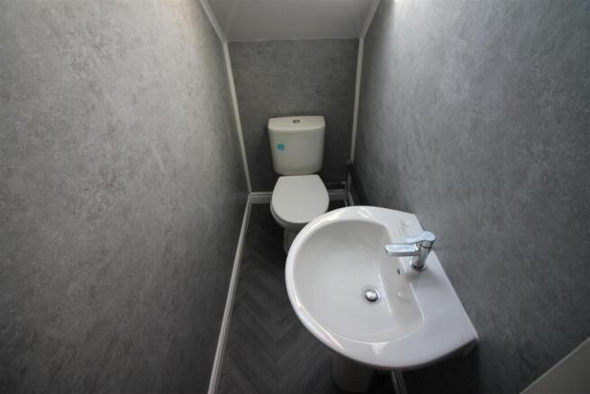 6 bed House to rent Image 8