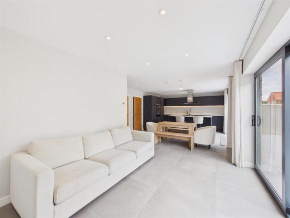 4 bed Detached for sale Image 6