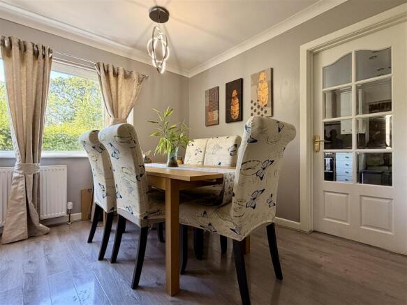4 bed Detached to rent Image 11