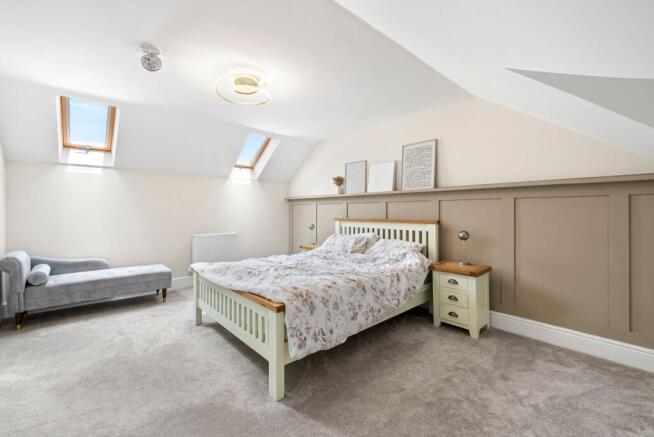 7 bed Detached for sale Image 6