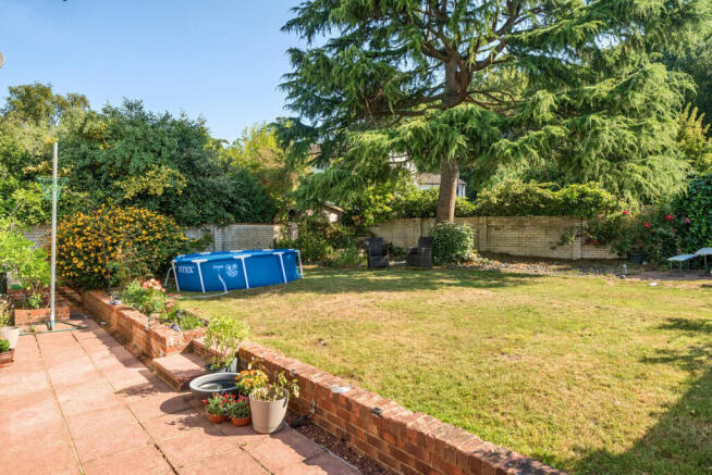 Malus Drive, Row Town, KT15 photo 4